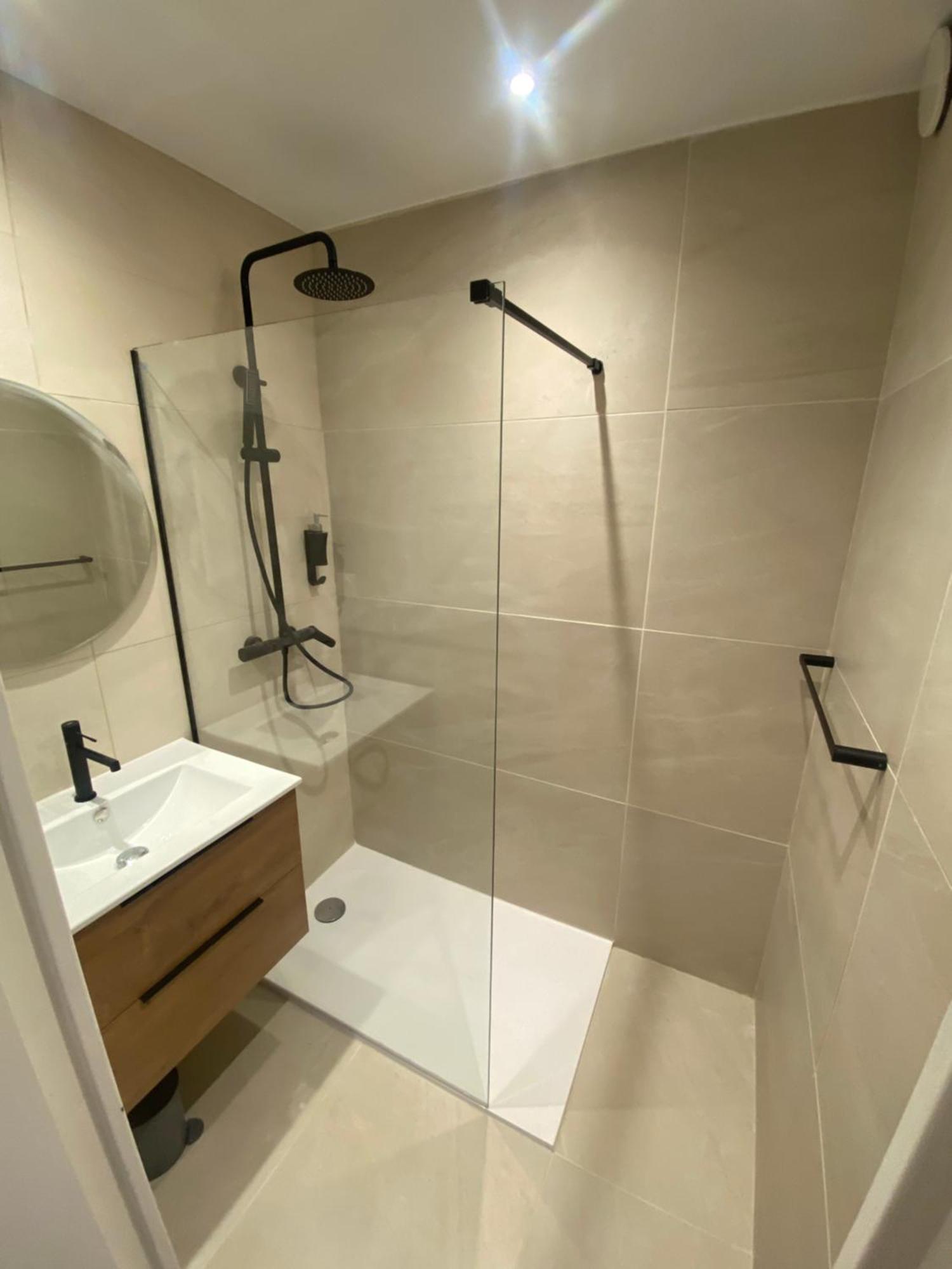Appartement Avec Piscine 5 Min A Pieds Des Plages Vallauris Ruang foto